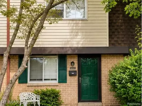 848 N Main St, Milford, MI 48381