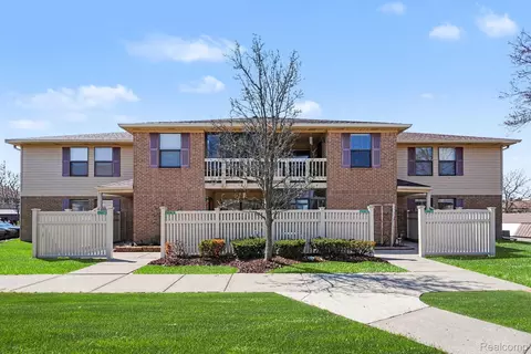61154 Greenwood Dr, South Lyon, MI 48178