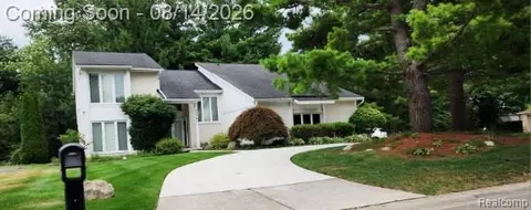 28740 Appleblossom Ln, Farmington Hills, MI 48331