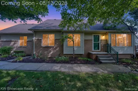 1046 Bird Song Ln, Milford, MI 48381