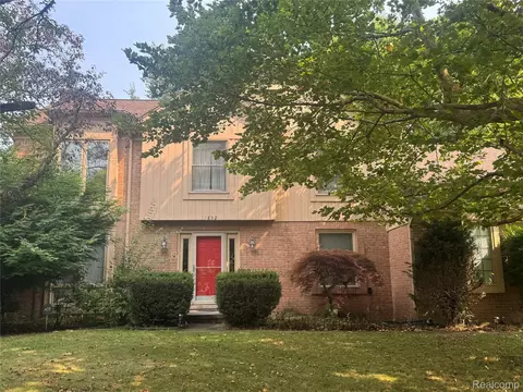 37892 Stableview Dr, Farmington Hills, MI 48335