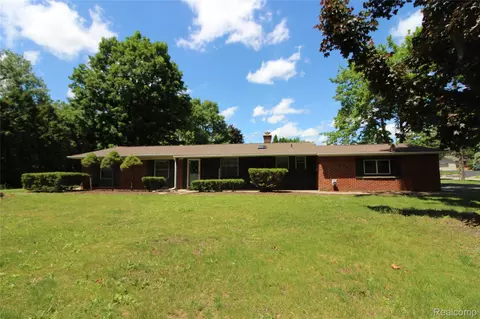 1239 Ashover Dr, Bloomfield Hills, MI 48304