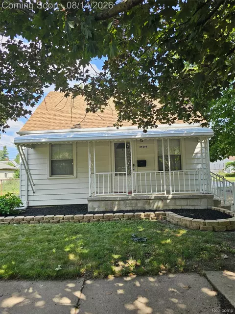 28510 Hillview St, Roseville, MI 48066