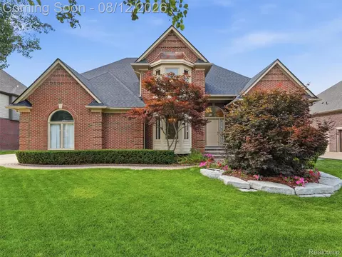 54867 Preston Pines Ln, Shelby Township, MI 48315