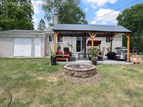 Exterior - 5660 Wright Dr, Troy, MI 48098 photo 3 of 12