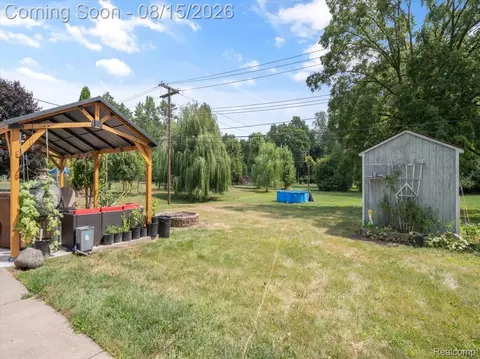 Exterior - 5660 Wright Dr, Troy, MI 48098 photo 7 of 12