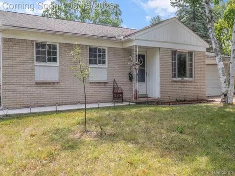 Exterior - 5660 Wright Dr, Troy, MI 48098 photo 1 of 12