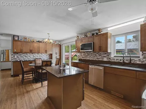 Kitchen - 5660 Wright Dr, Troy, MI 48098 photo 1 of 5