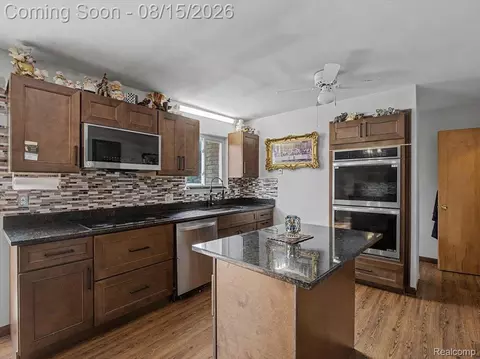 Kitchen - 5660 Wright Dr, Troy, MI 48098 photo 2 of 5