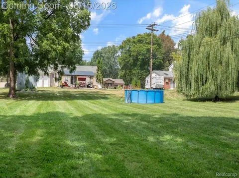 Exterior - 5660 Wright Dr, Troy, MI 48098 photo 11 of 12