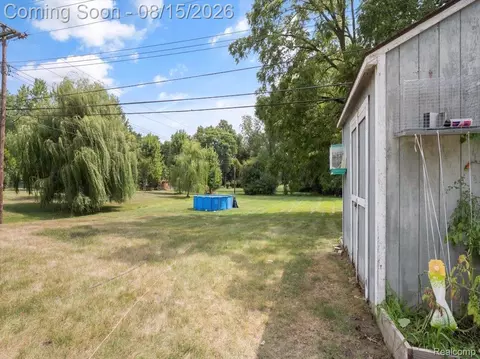Exterior - 5660 Wright Dr, Troy, MI 48098 photo 8 of 12