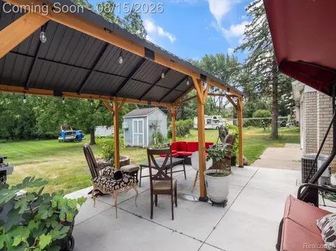 Exterior - 5660 Wright Dr, Troy, MI 48098 photo 4 of 12