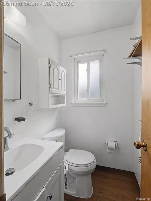 Bath - 5660 Wright Dr, Troy, MI 48098 photo 2 of 2