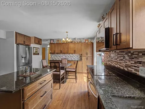 Kitchen - 5660 Wright Dr, Troy, MI 48098 photo 3 of 5