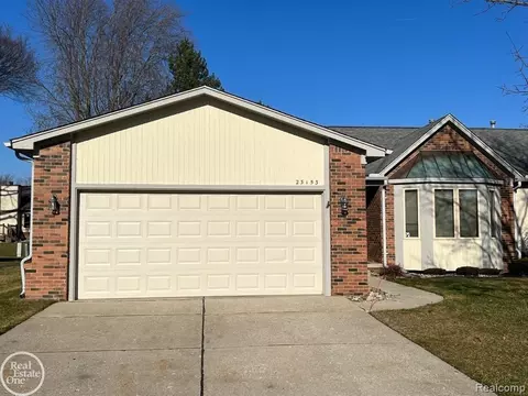 23153 Pinetree Cir, Macomb, MI 48042