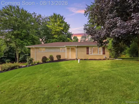 197 Perrydale St, Rochester Hills, MI 48306