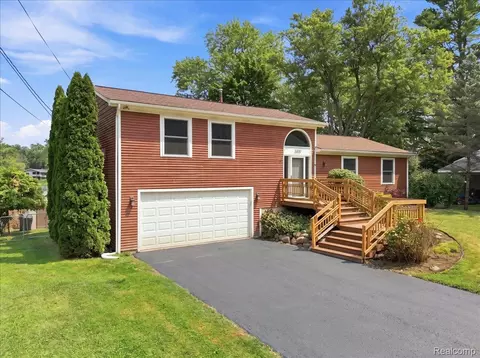1255 Paul Blvd, Orion, MI 48362