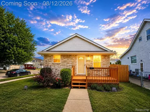 17640 Roseville Blvd, Roseville, MI 48066