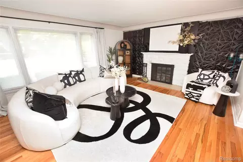 Living - 2201 Miller Rd, Flint, MI 48503 photo 3 of 4