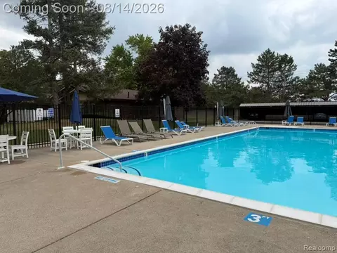 Exterior - 2824 Roundtree Dr, Troy, MI 48083 photo 5 of 7
