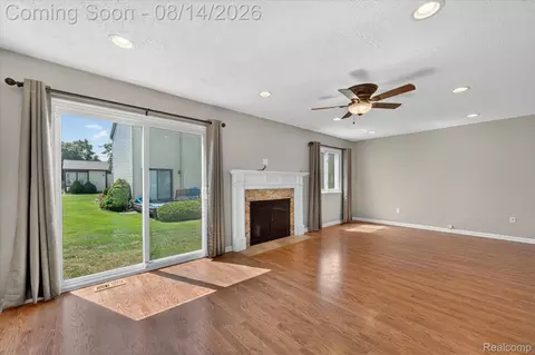 Living - 2824 Roundtree Dr, Troy, MI 48083 photo 6 of 6