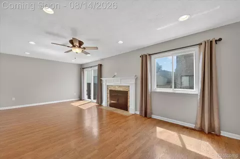 Living - 2824 Roundtree Dr, Troy, MI 48083 photo 3 of 6