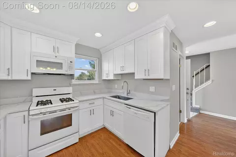 Kitchen - 2824 Roundtree Dr, Troy, MI 48083 photo 1 of 3