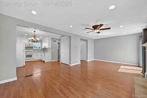 Living - 2824 Roundtree Dr, Troy, MI 48083 photo 4 of 6