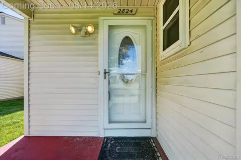 Exterior - 2824 Roundtree Dr, Troy, MI 48083 photo 2 of 7