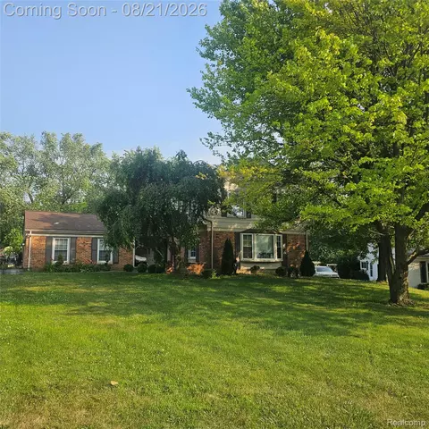 716 Weybridge Dr, Bloomfield Hills, MI 48304
