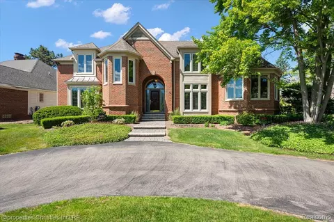 3021 E Ridge Ct, Bloomfield Hills, MI 48302