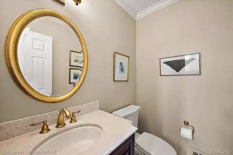 Bath - 3021 E Ridge Ct, Bloomfield Hills, MI 48302 photo 1 of 16