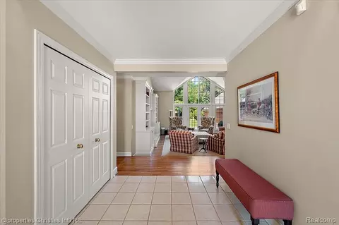 Entry Way - 3021 E Ridge Ct, Bloomfield Hills, MI 48302 photo 2 of 9