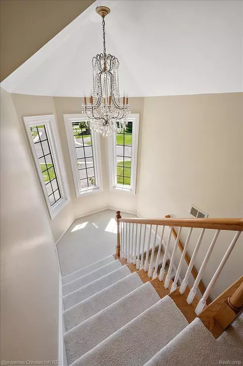 Entry Way - 3021 E Ridge Ct, Bloomfield Hills, MI 48302 photo 5 of 9