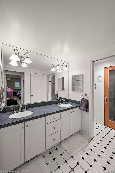 Bath - 3021 E Ridge Ct, Bloomfield Hills, MI 48302 photo 14 of 16