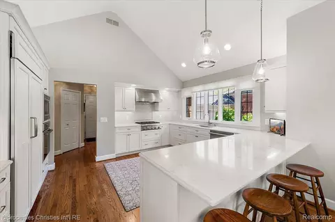 Kitchen - 3021 E Ridge Ct, Bloomfield Hills, MI 48302 photo 1 of 7