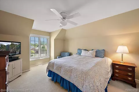 Bedroom - 3021 E Ridge Ct, Bloomfield Hills, MI 48302 photo 2 of 6