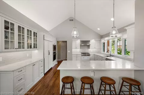 Kitchen - 3021 E Ridge Ct, Bloomfield Hills, MI 48302 photo 2 of 7
