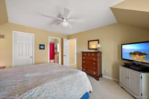Bedroom - 3021 E Ridge Ct, Bloomfield Hills, MI 48302 photo 3 of 6