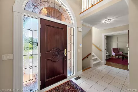 Entry Way - 3021 E Ridge Ct, Bloomfield Hills, MI 48302 photo 3 of 9
