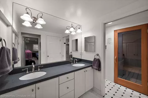 Bath - 3021 E Ridge Ct, Bloomfield Hills, MI 48302 photo 13 of 16