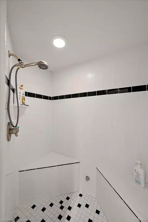 Bath - 3021 E Ridge Ct, Bloomfield Hills, MI 48302 photo 15 of 16