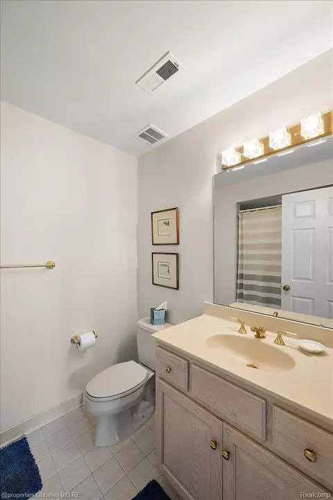 Bath - 3021 E Ridge Ct, Bloomfield Hills, MI 48302 photo 11 of 16