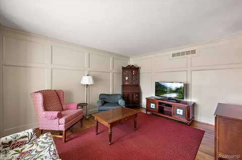 Living - 3021 E Ridge Ct, Bloomfield Hills, MI 48302 photo 1 of 7