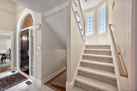Entry Way - 3021 E Ridge Ct, Bloomfield Hills, MI 48302 photo 4 of 9