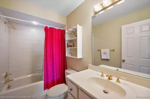 Bath - 3021 E Ridge Ct, Bloomfield Hills, MI 48302 photo 7 of 16