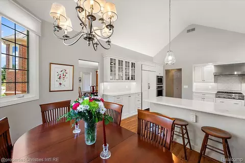 Kitchen - 3021 E Ridge Ct, Bloomfield Hills, MI 48302 photo 6 of 7