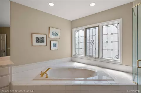 Bath - 3021 E Ridge Ct, Bloomfield Hills, MI 48302 photo 5 of 16