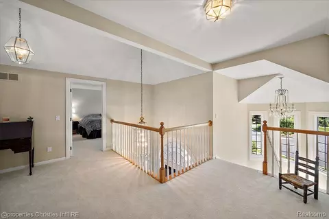 Entry Way - 3021 E Ridge Ct, Bloomfield Hills, MI 48302 photo 7 of 9
