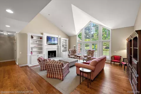 Living - 3021 E Ridge Ct, Bloomfield Hills, MI 48302 photo 7 of 7